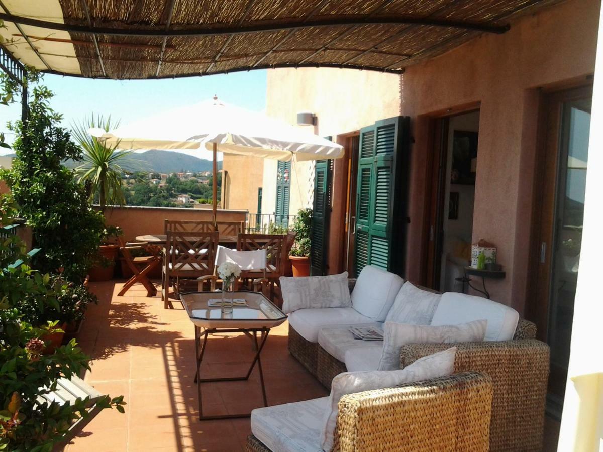Attico Con Vista Spettacolare Cogoleto Villa Luaran gambar
